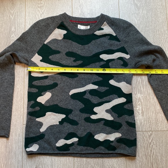 100% Cashmere Velvet By Graham and Spencer Camouflage Crew Neck Pullover Sweater - Picture 6 of 9